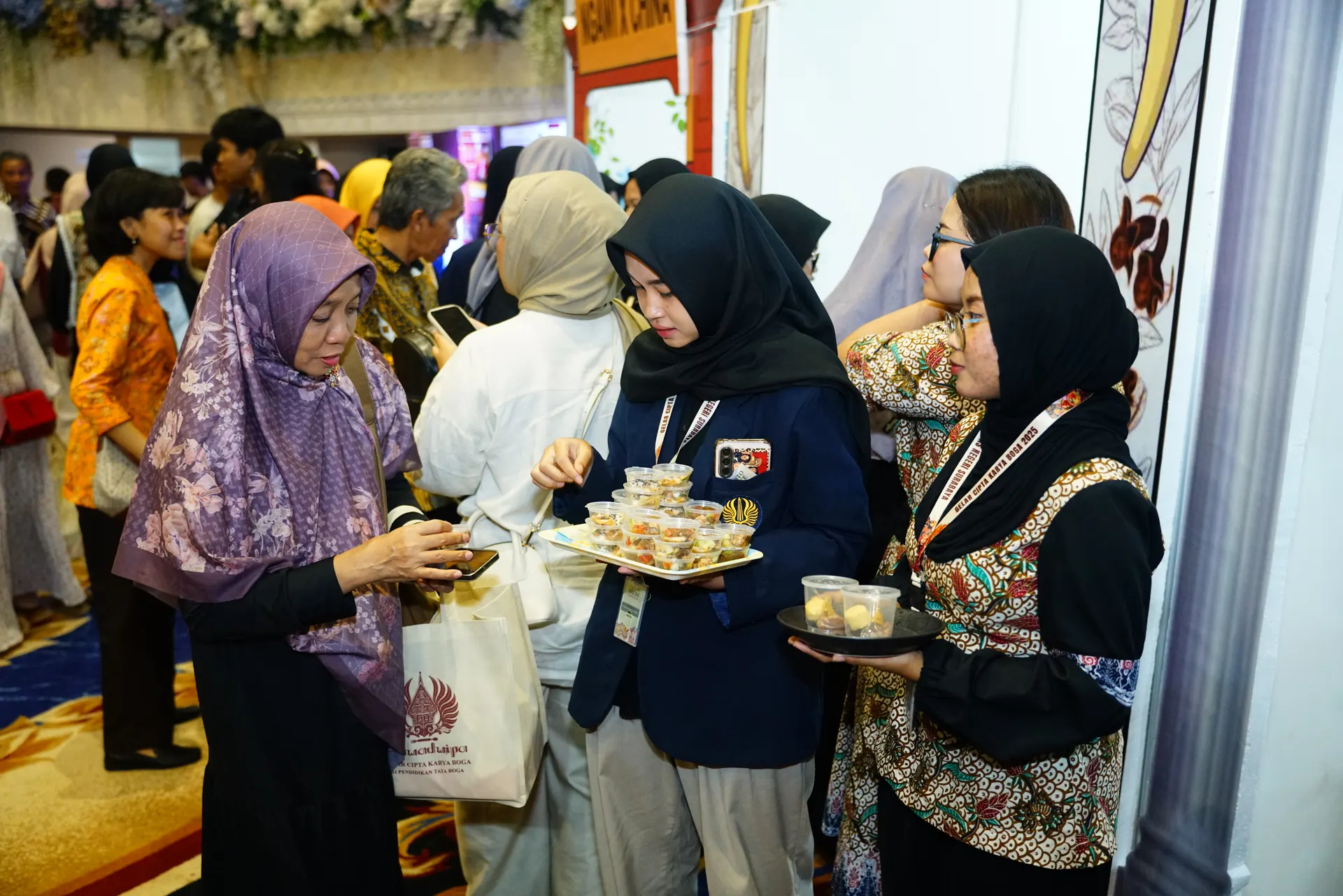 Pengalaman pengunjung — suasana pameran